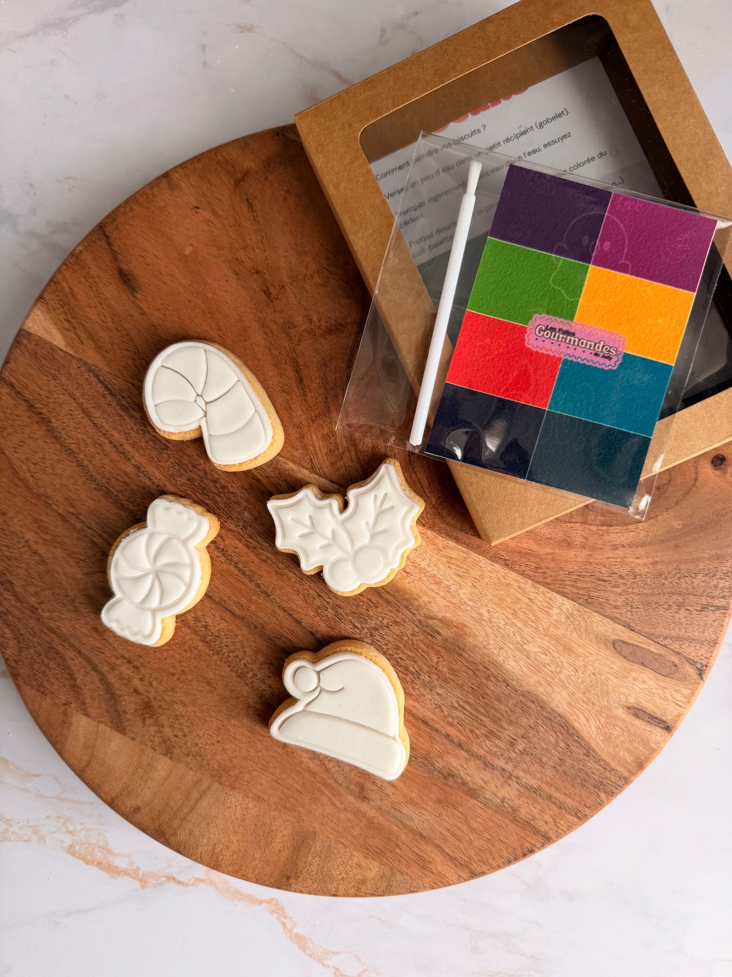 Kit de petits biscuits de Noël à peindre avec pinceau et palette de couleurs alimentaires – Les Folies Gourmandes de Judy