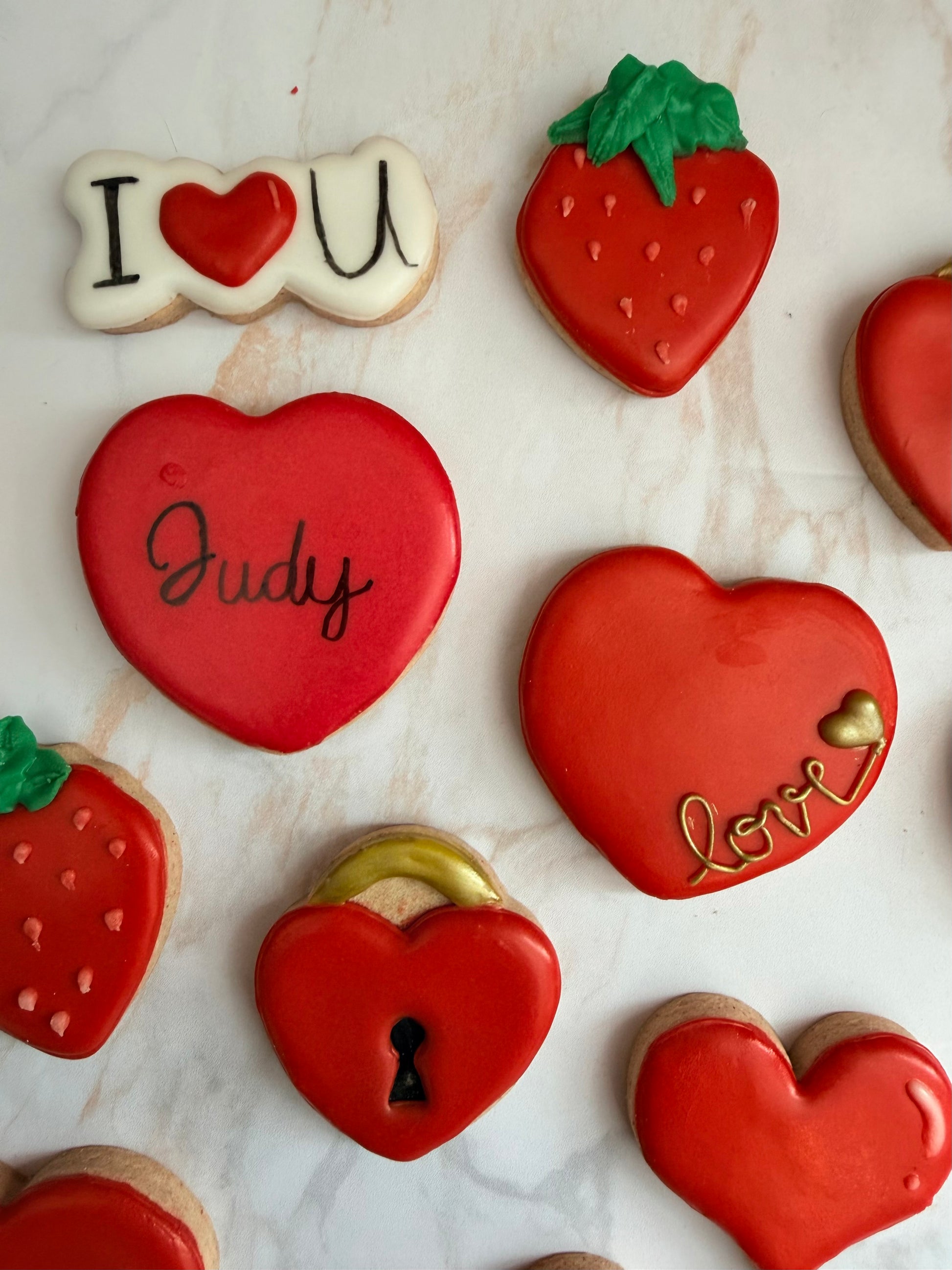 Biscuits personnalisés cœur et fraise – coffret gourmand Saint-Valentin
