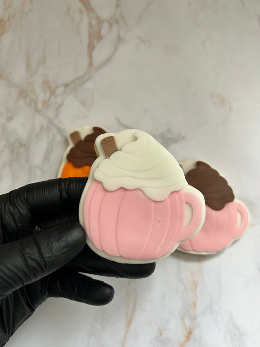 Biscuit décoré latte citrouille en pâte sucrée – création artisanale Les Folies Gourmandes de Judy