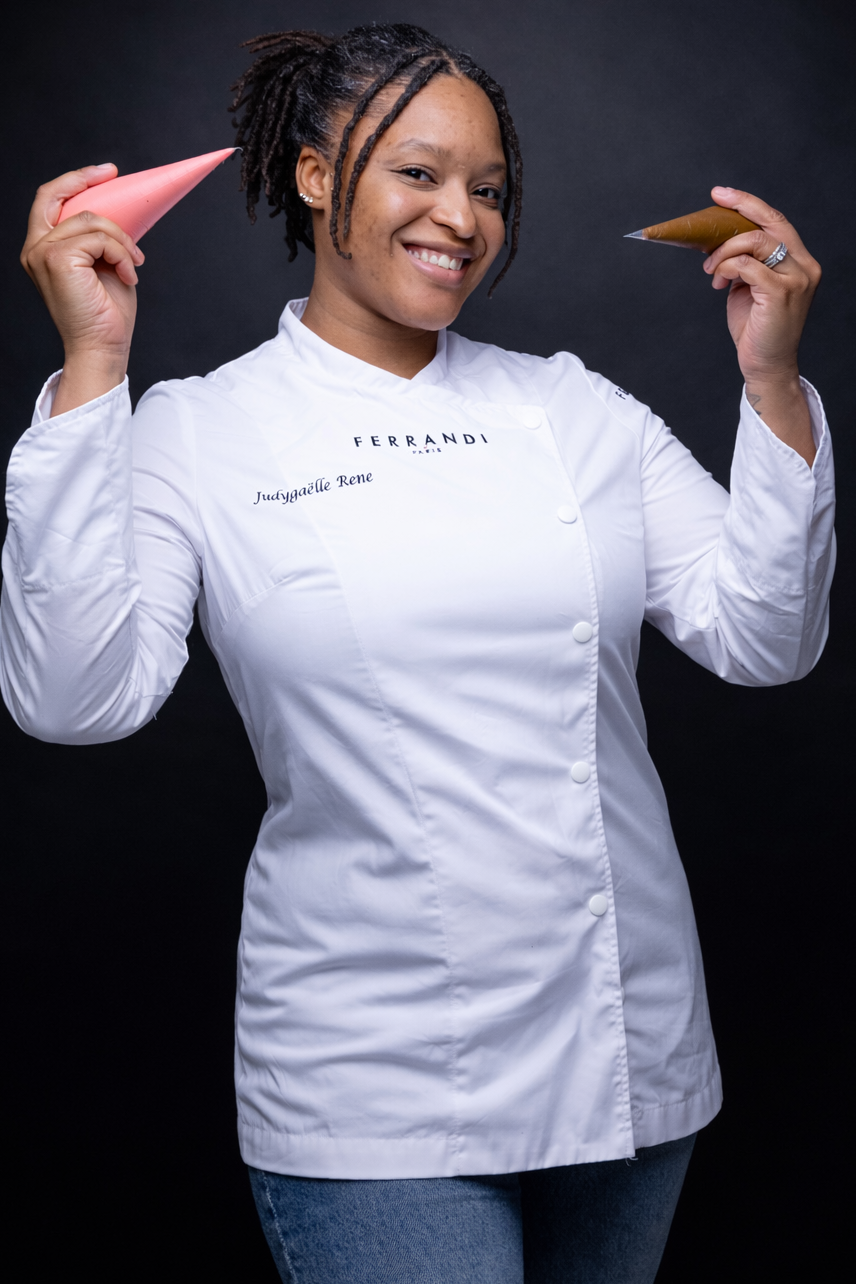 Judygaelle René pâtissière artisanale diplômée Ferrandi Paris spécialisée en biscuits décorés personnalisés et pâtisseries artisanales Les Folies Gourmandes de Judy Vernouillet Yvelines